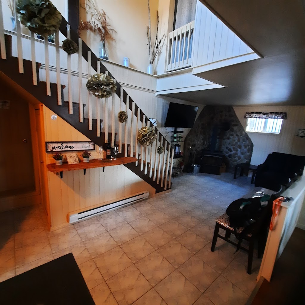 Persepolis cottage | 1771 Chem. du Domaine, Saint-Adolphe-dHoward, QC J0T 2B0, Canada | Phone: (514) 677-9021