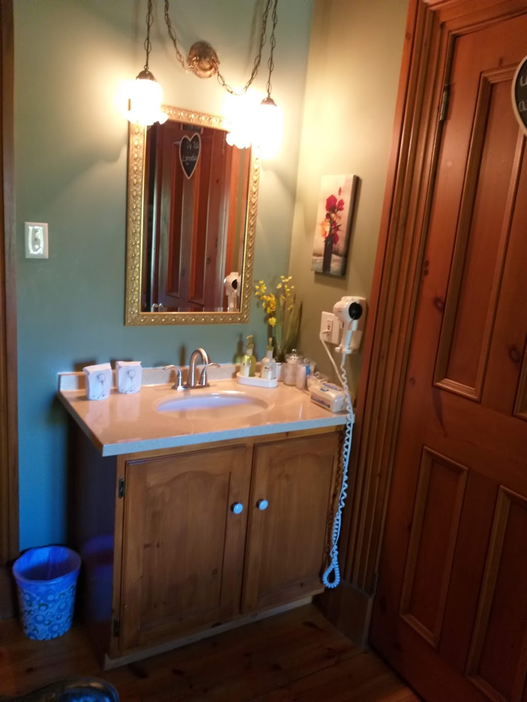 Auberge Chemin du Roy | 106 Rue Saint Laurent, Deschambault, QC G0A 1S0, Canada | Phone: (418) 286-6958