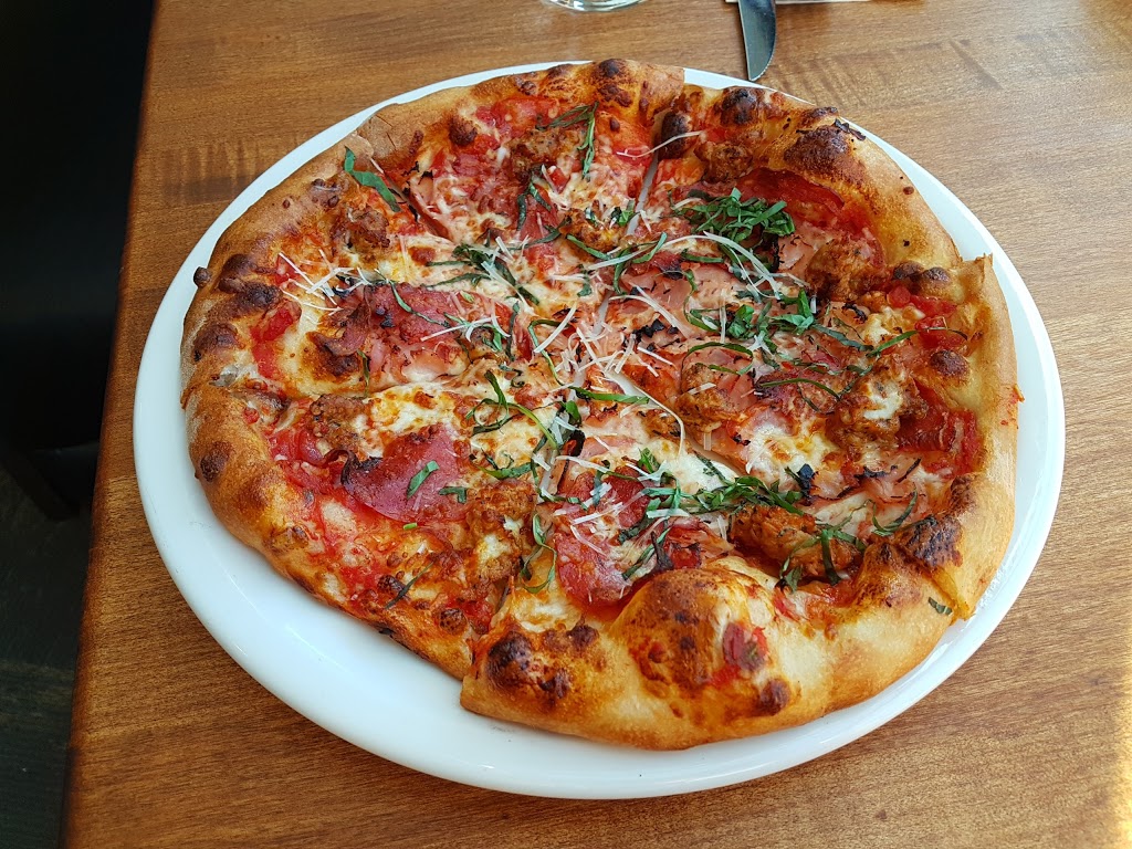 Earls Kitchen + Bar | 211 Bernard Ave, Kelowna, BC V1Y 6N2, Canada | Phone: (250) 763-2777