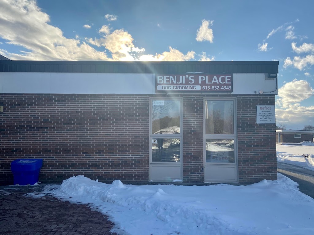 Benjis Place | 3765 Loggers Way, Kinburn, ON K0A 2H0, Canada | Phone: (613) 832-4343