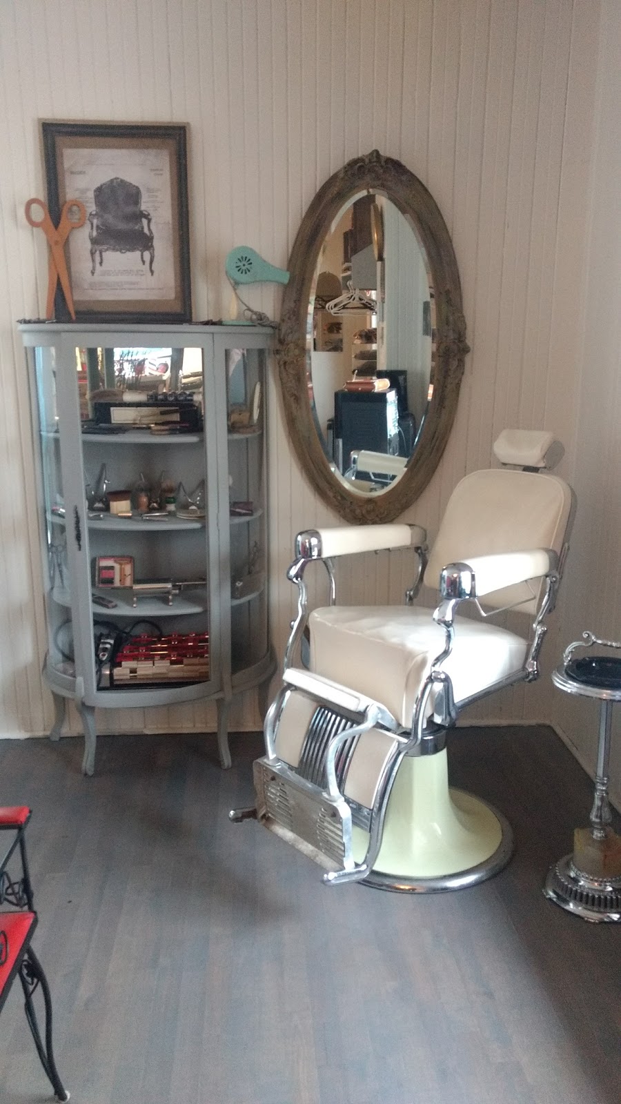 Salon De Coiffure Le Doigte | 714 6e Av, Grand-Mère, QC G9T 2H7, Canada | Phone: (819) 538-1549