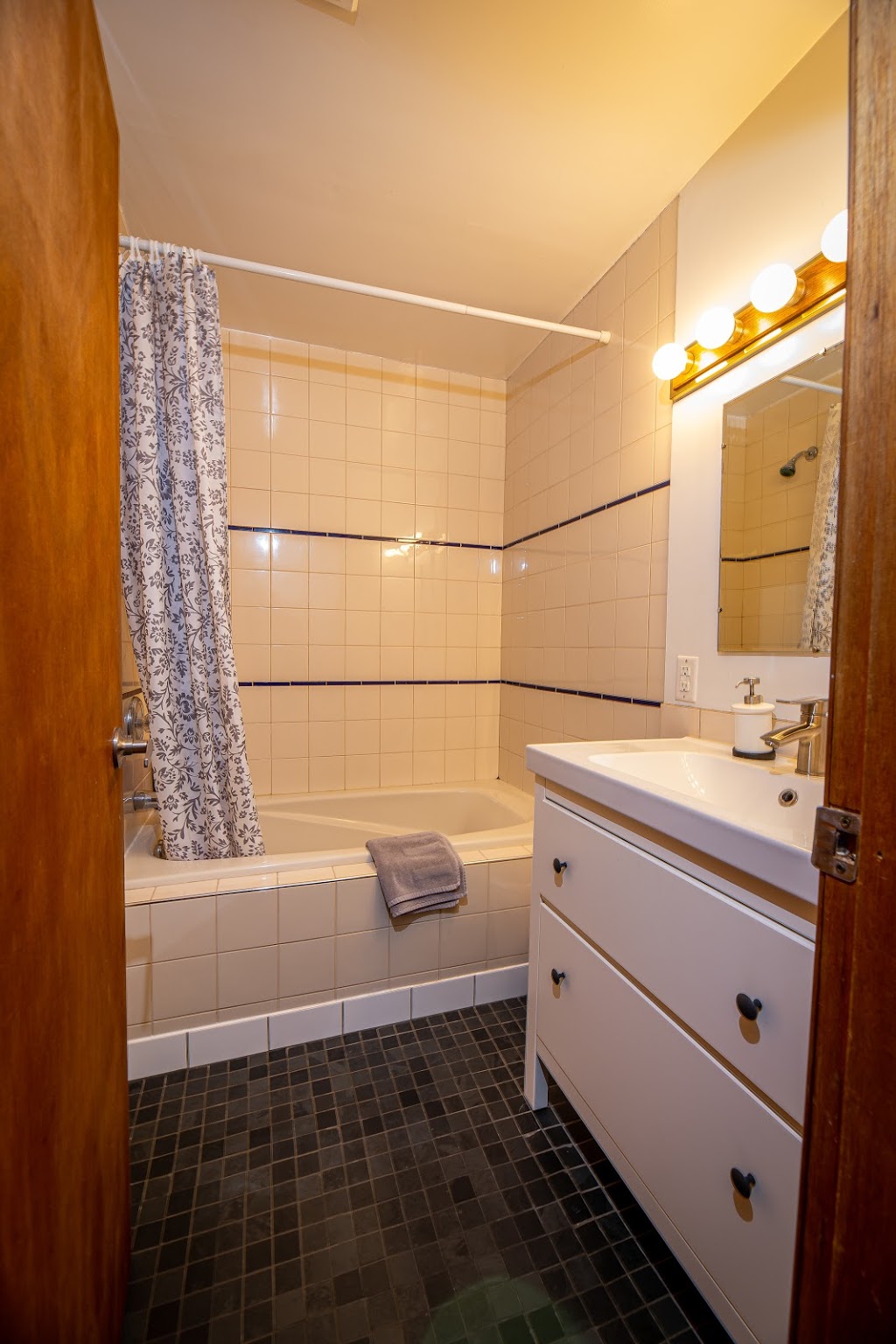 Sitka Alpine Lodge | 8243 Alpine Way, Whistler, BC V0N 1B8, Canada | Phone: (604) 753-9843