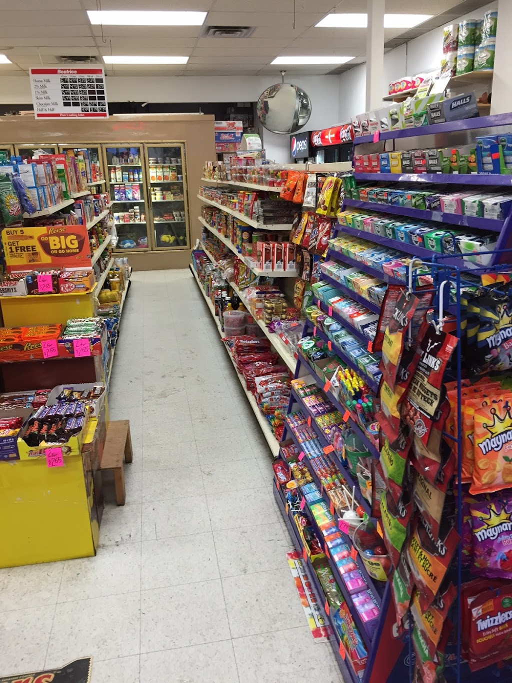 Upper Middle Convenience Store | 1534 Queensbury Crescent, Oakville, ON L6H 4G5, Canada | Phone: (905) 849-1139