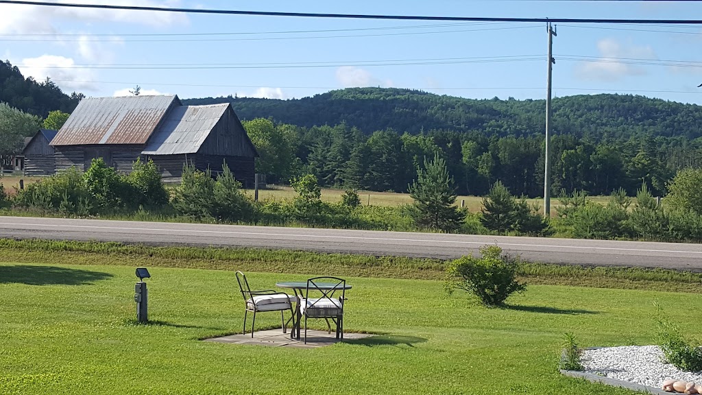 Mountain View Motel | 18508 ON-60, Barrys Bay, ON K0J 1B0, Canada | Phone: (613) 756-2757