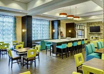 Hampton Inn by Hilton Winnipeg Airport/Polo Park | 730 Berry St, Winnipeg, MB R3H 0S6, Canada | Phone: (204) 772-3000