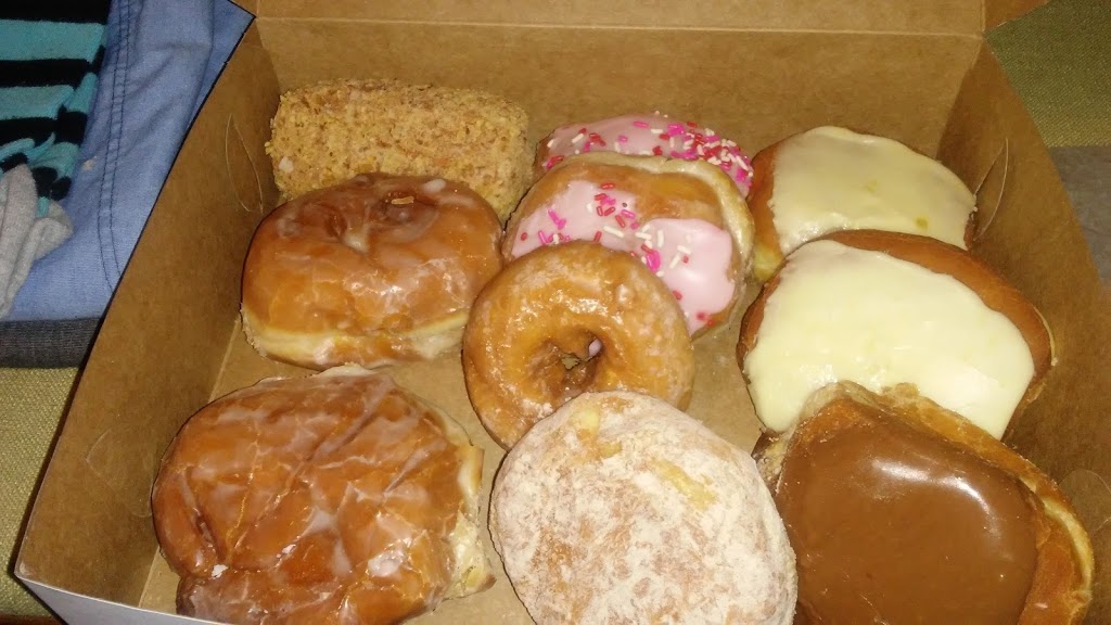 Famous Doughnuts | 3043 Main St, Buffalo, NY 14214, USA | Phone: (716) 834-6356