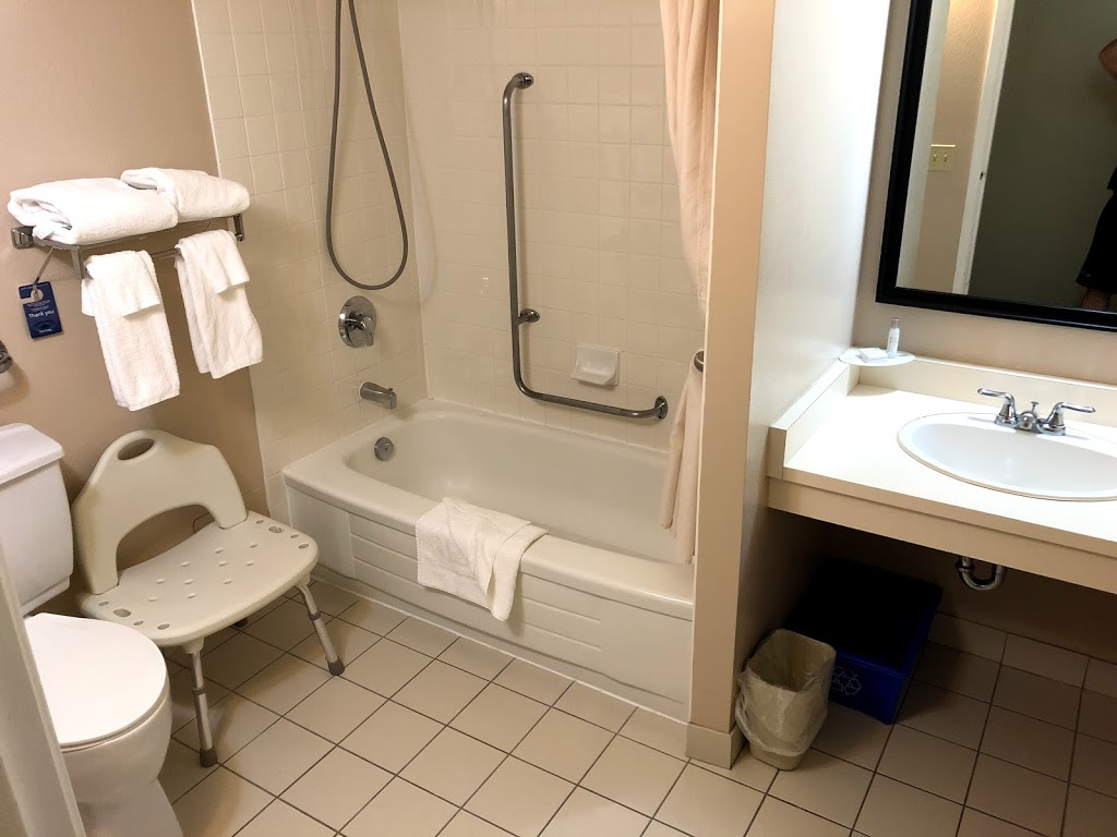 Travelodge by Wyndham Ottawa East | 1486 Innes Rd, Gloucester, ON K1B 3V5, Canada | Phone: (613) 702-0719