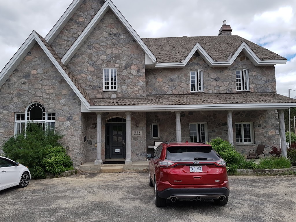Les Chalets Du Manoir | 938 Chem. du Tour du Lac, Chénéville, QC J0V 1E0, Canada | Phone: (819) 428-3000