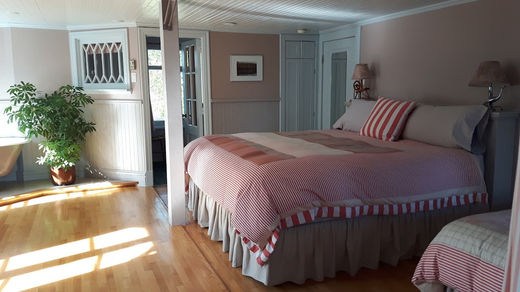 À La Chouette Maison | 2 Rue Leblanc, Baie-Saint-Paul, QC G3Z 1W9, Canada | Phone: (418) 435-3217