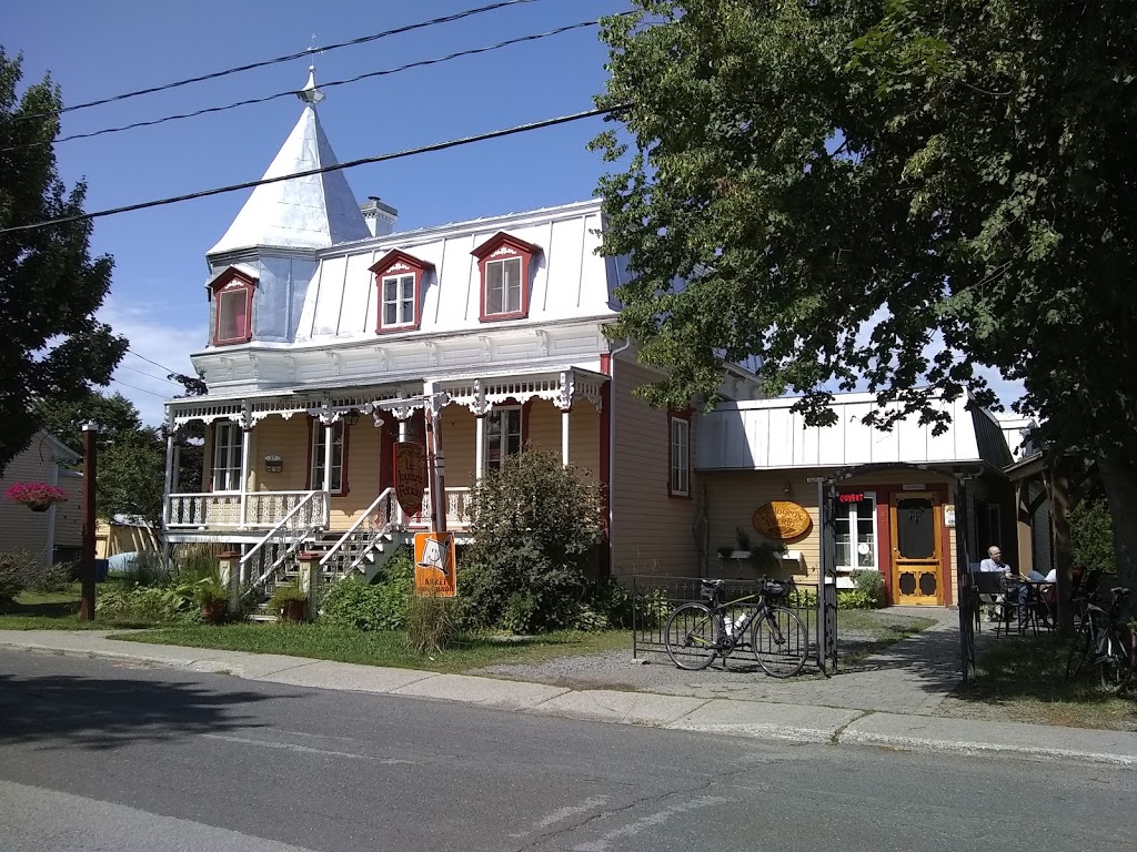 Joyeux Petrin | 37 Rue Principale E, Berthier-sur-Mer, QC G0R 1E0, Canada | Phone: (418) 259-2223