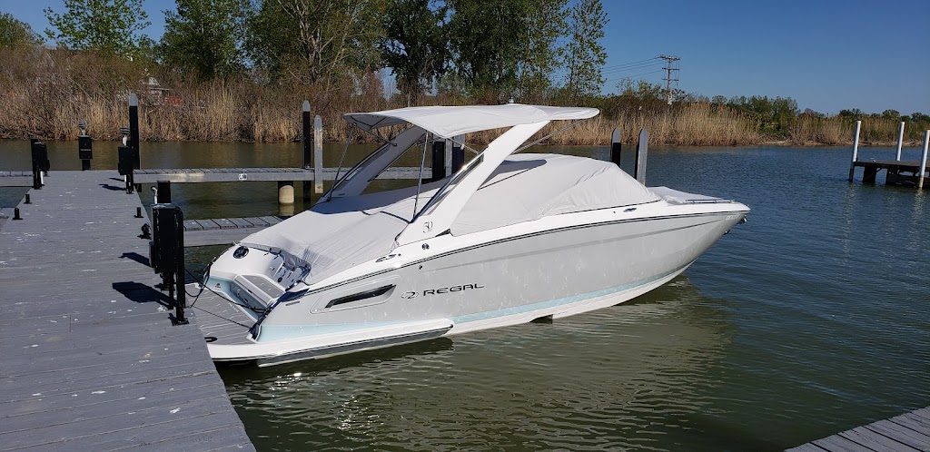 Waterfront Marina | 19150 Harbour Dr, Tilbury, ON N0P 2L0, Canada | Phone: (519) 607-1402