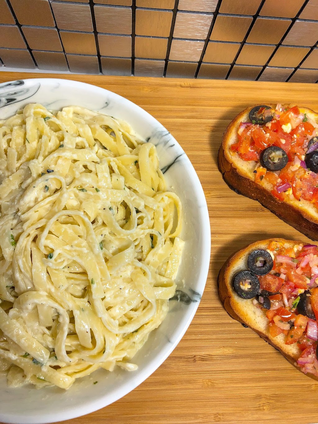Napolis Restaurant Pizza & Pasta | 81 Richmond Rd, Ottawa, ON K1Z 6V8, Canada | Phone: (613) 728-1973