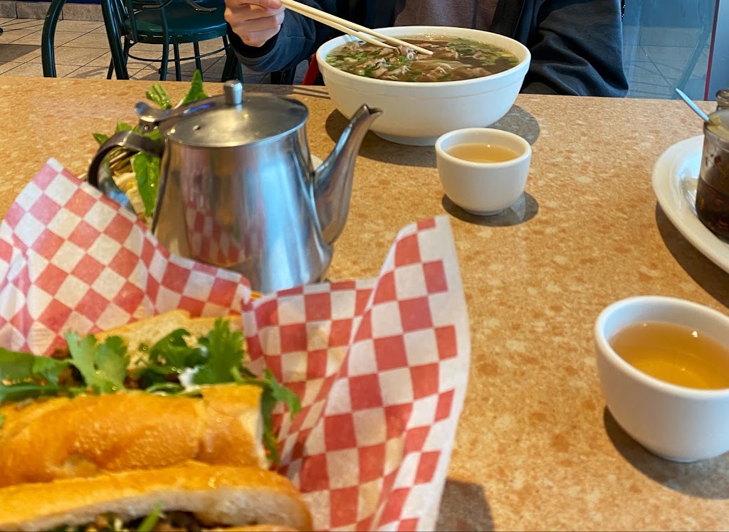 Mekong Restaurant | 2885 17 Ave SE, Calgary, AB T2A 0P7, Canada | Phone: (403) 248-1488