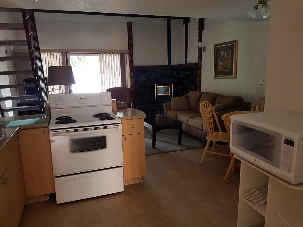 St Ives Resort On Shuswap | 2770 Southwind Rd, Saint Ives, BC V0E 1M9, Canada | Phone: (250) 955-2525