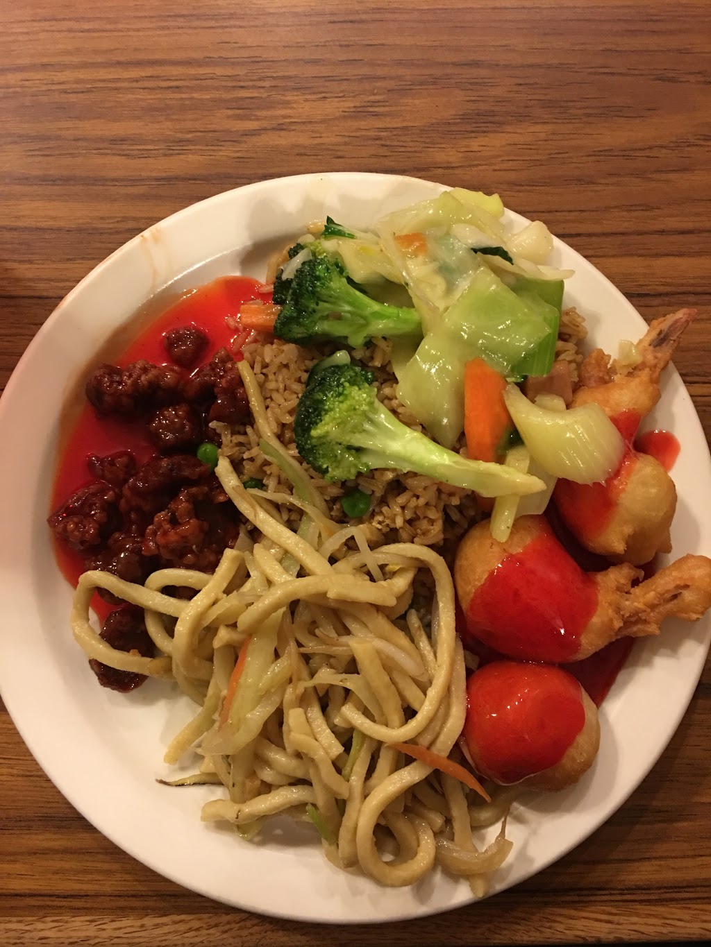 Peking Restaurant | 411 Confederation Dr, Saskatoon, SK S7L 6T4, Canada | Phone: (306) 384-7777