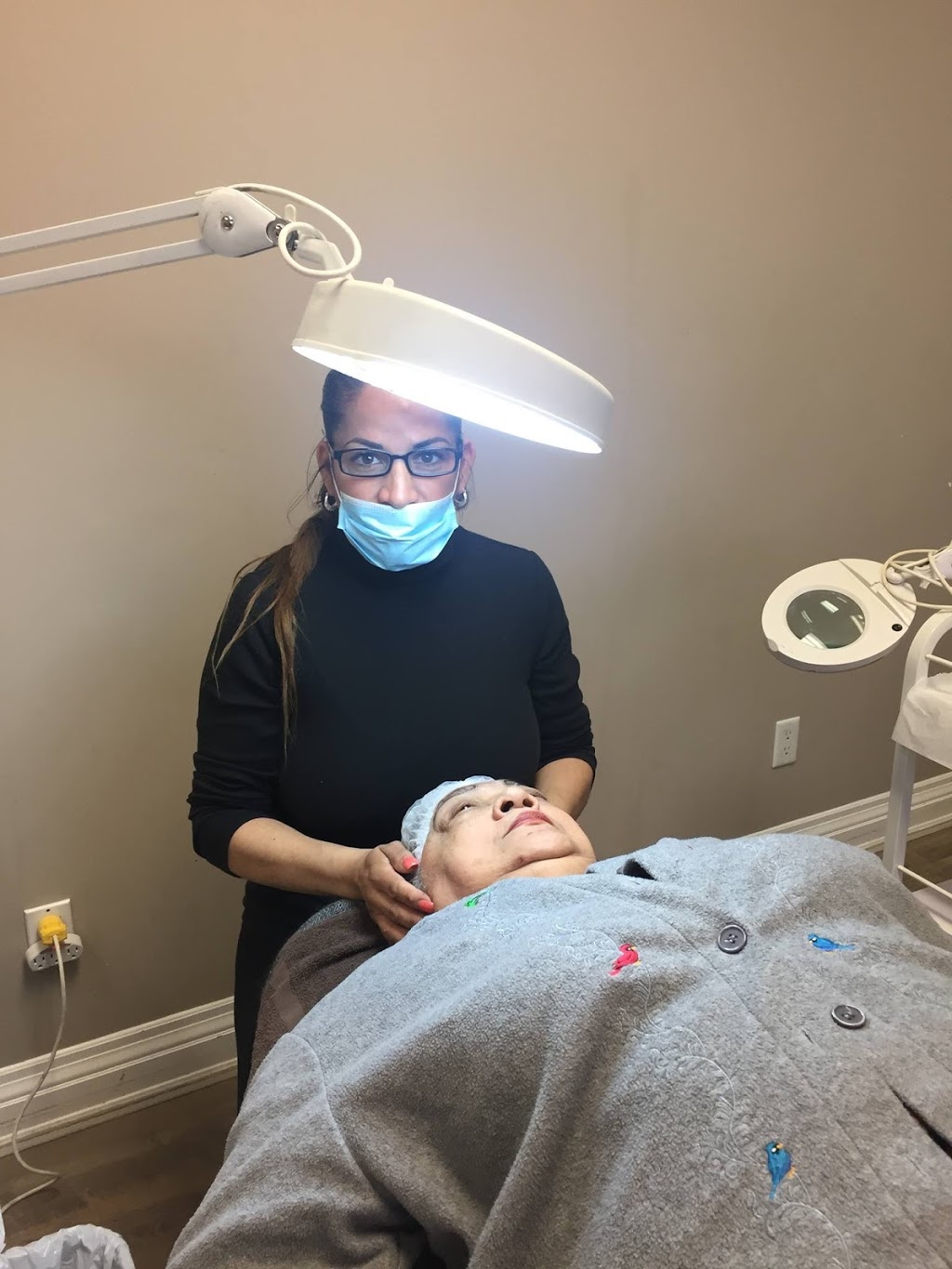 AAA Freedom & Flesh Beauty Bar | 32 Ontario St N, Kitchener, ON N2H 4Y4, Canada | Phone: (226) 988-2848