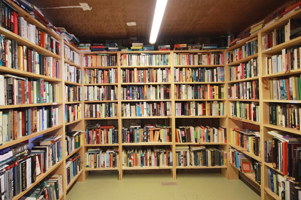The Merrickville Book Emporium | 105 Wellington St E, Merrickville, ON K0G 1N0, Canada | Phone: (613) 269-2505