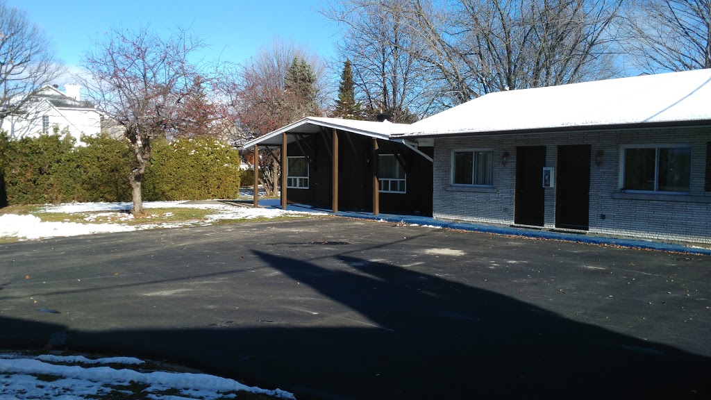 Motel Le Verseau | 7720 QC-132, Sorel-Tracy, QC J3R 1T3, Canada | Phone: (450) 743-3341