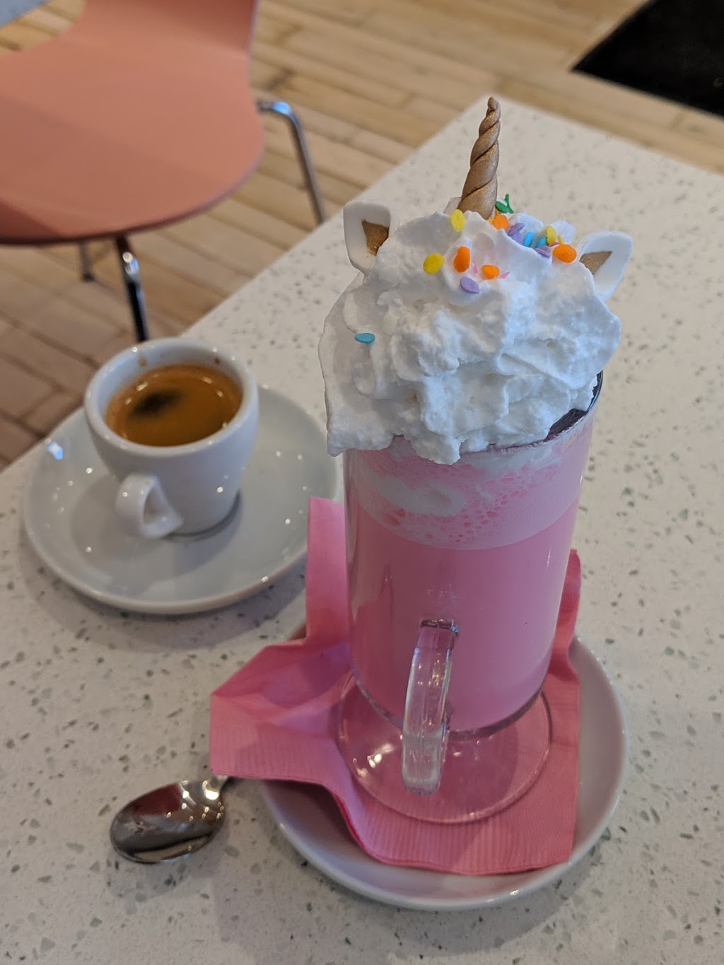Petit Lapin Café-Studio | 1051 Avenue Bernard, Outremont, QC H3Z 2M8, Canada | Phone: (514) 750-4077