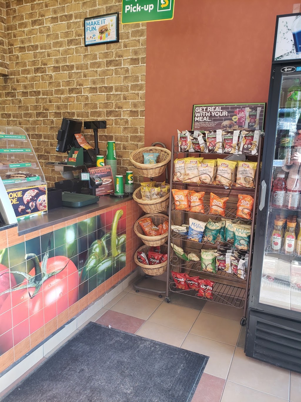 Subway | 325 Central Pkwy W #50, Mississauga, ON L5B 3Y6, Canada | Phone: (905) 306-0015