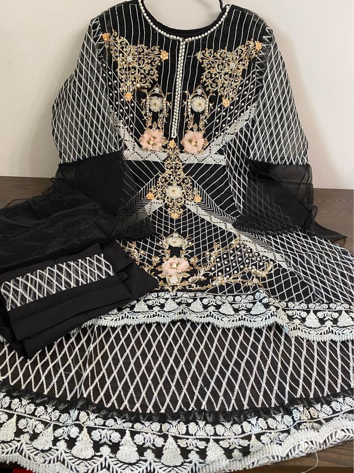 Traditional Libas | 119 Bluerock Crescent, Cambridge, ON N1R 7B7, Canada | Phone: (647) 786-5928