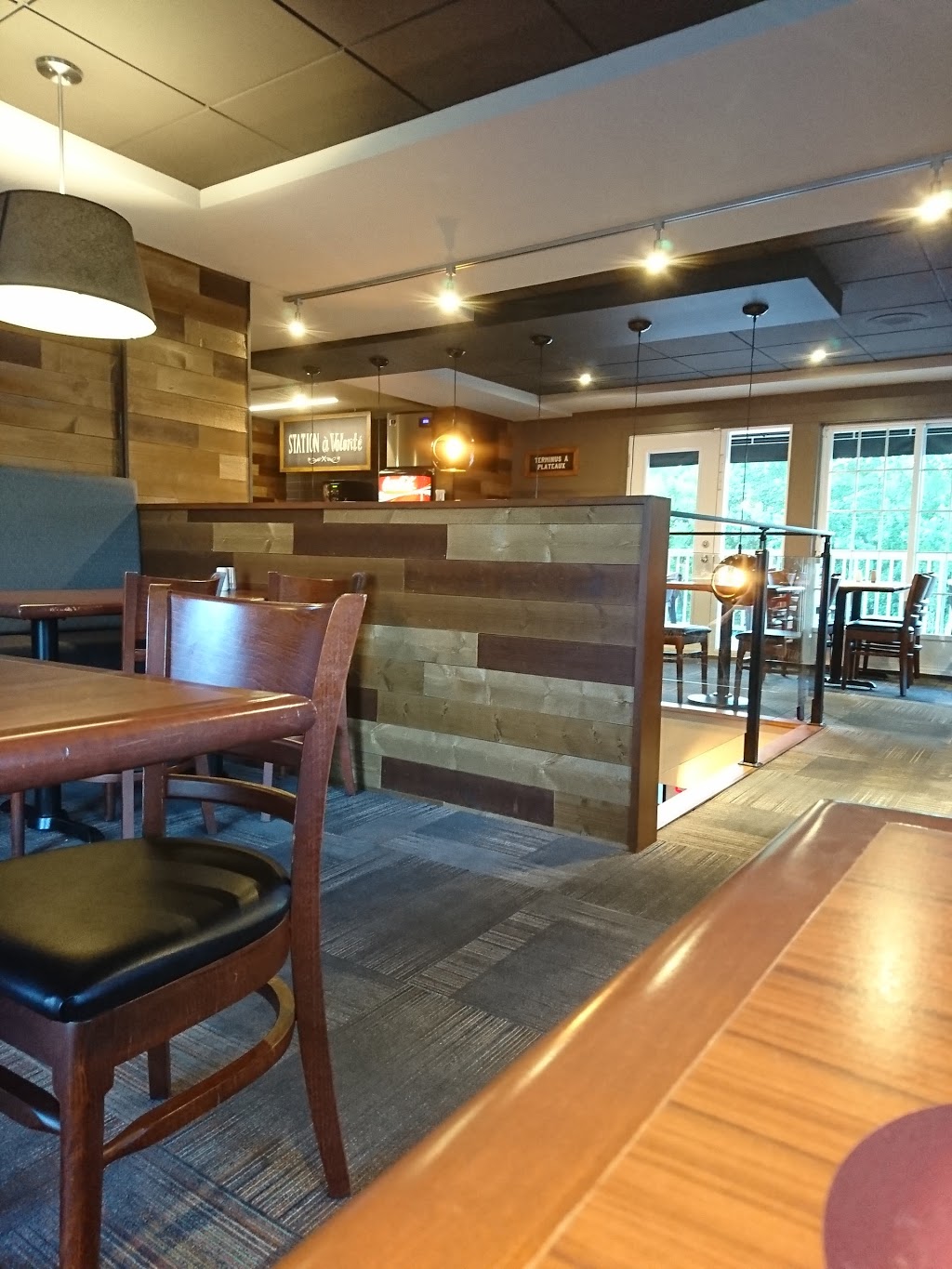 St-Hubert Express | 700 Rue Saint-Isidore, Saint-Lin - Laurentides, QC J5M 2V2, Canada | Phone: (450) 302-1696