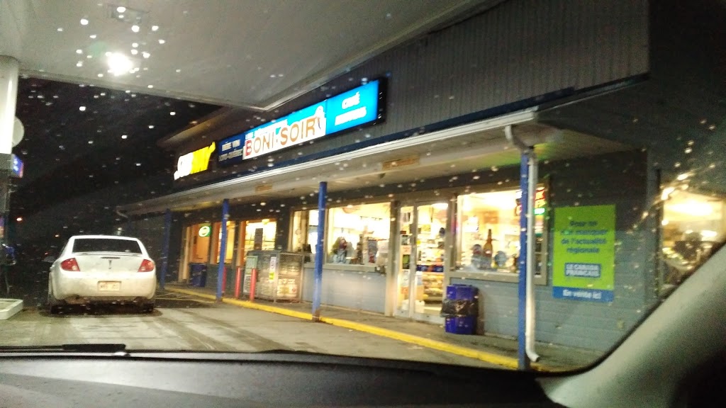 Dépanneur Boni-Soir | 61 QC-202, Lacolle, QC J0J 1J0, Canada | Phone: (450) 246-3164