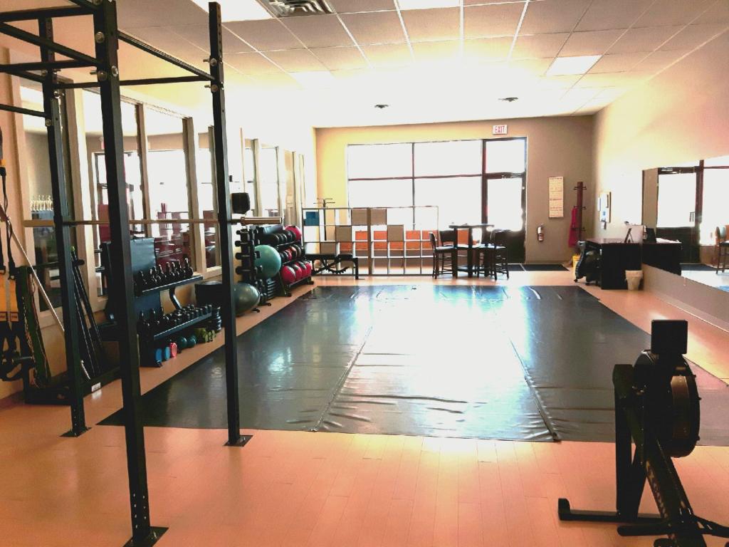 Live Life Fit Fitness & Nutrition Coaching | 99 King St E, Thornbury, ON N0H 2P0, Canada | Phone: (647) 527-5580