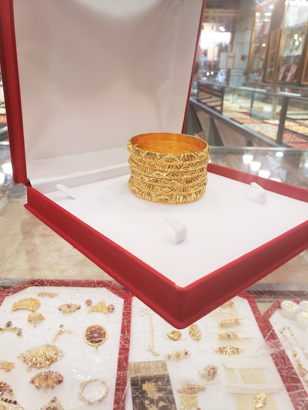 Kanagaambikai Gold House | 3160 Eglinton Ave E, Scarborough, ON M1J 2H4, Canada | Phone: (416) 269-7197