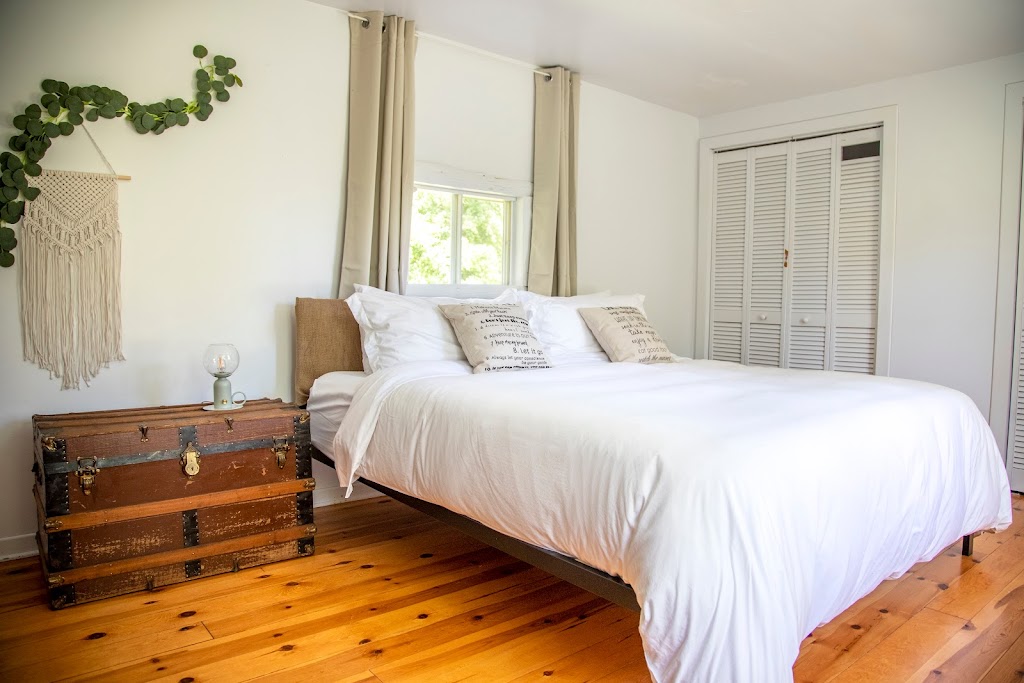 Chalet Chic Bohème & Spa | 310 Chem. de Vendée, Amherst, QC J0T 2T0, Canada | Phone: (450) 660-4387