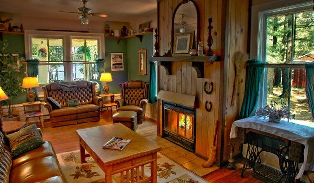 Shamrock Lodge | 1090 Shamrock Rd, Port Carling, ON P0B 1J0, Canada | Phone: (705) 765-3177