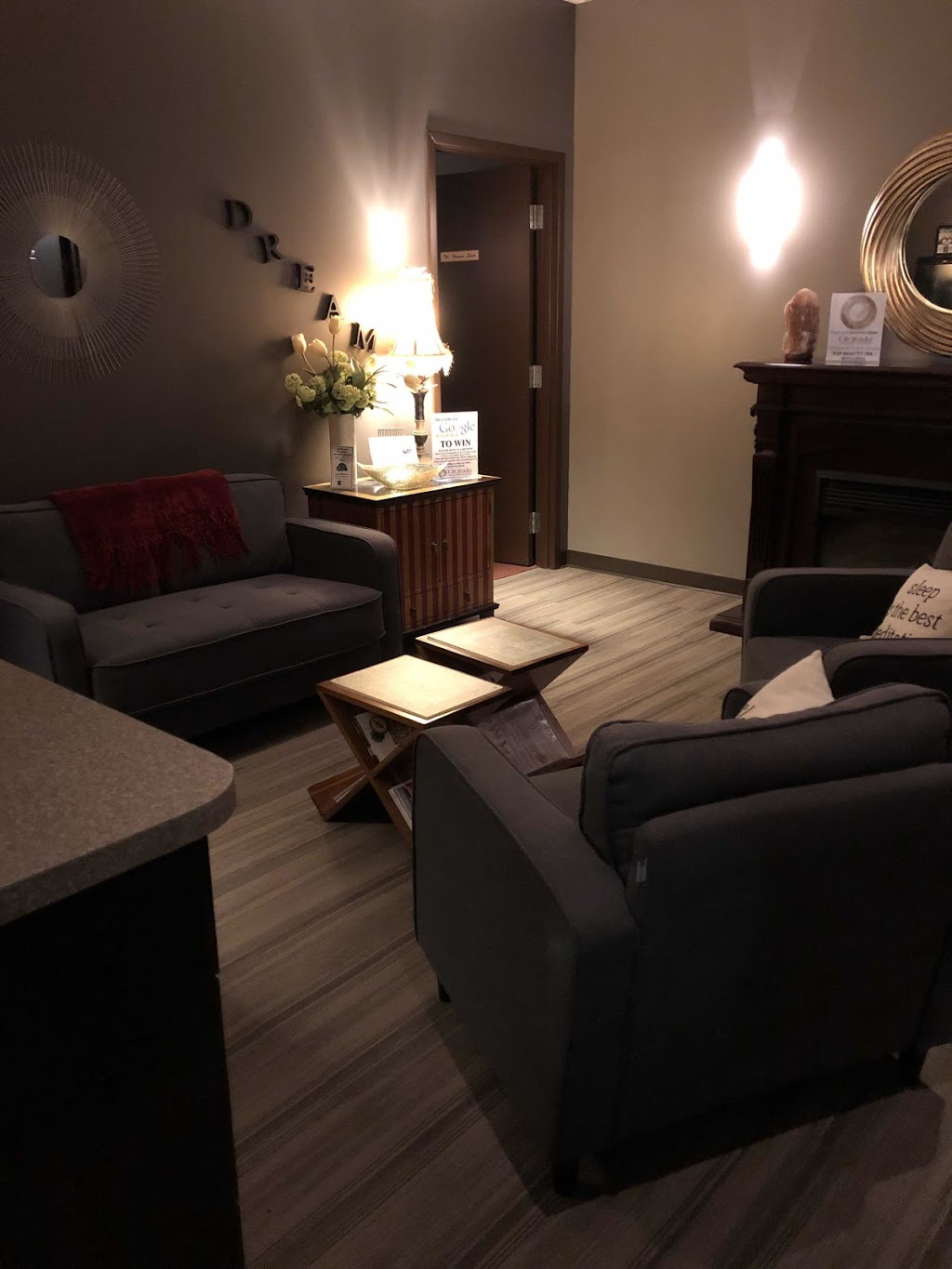 City Looks Salon, Spa & Wig Centre | 11-3900 Grant Ave, Winnipeg, MB R3R 3C2, Canada | Phone: (204) 896-3177