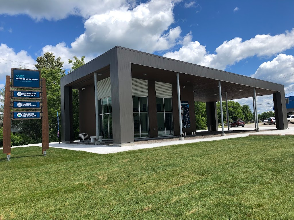 Kiosque touristique de la MRCVG à Gracefield | 66 Rue St Joseph, Gracefield, QC J0X 1W0, Canada | Phone: (819) 463-3241