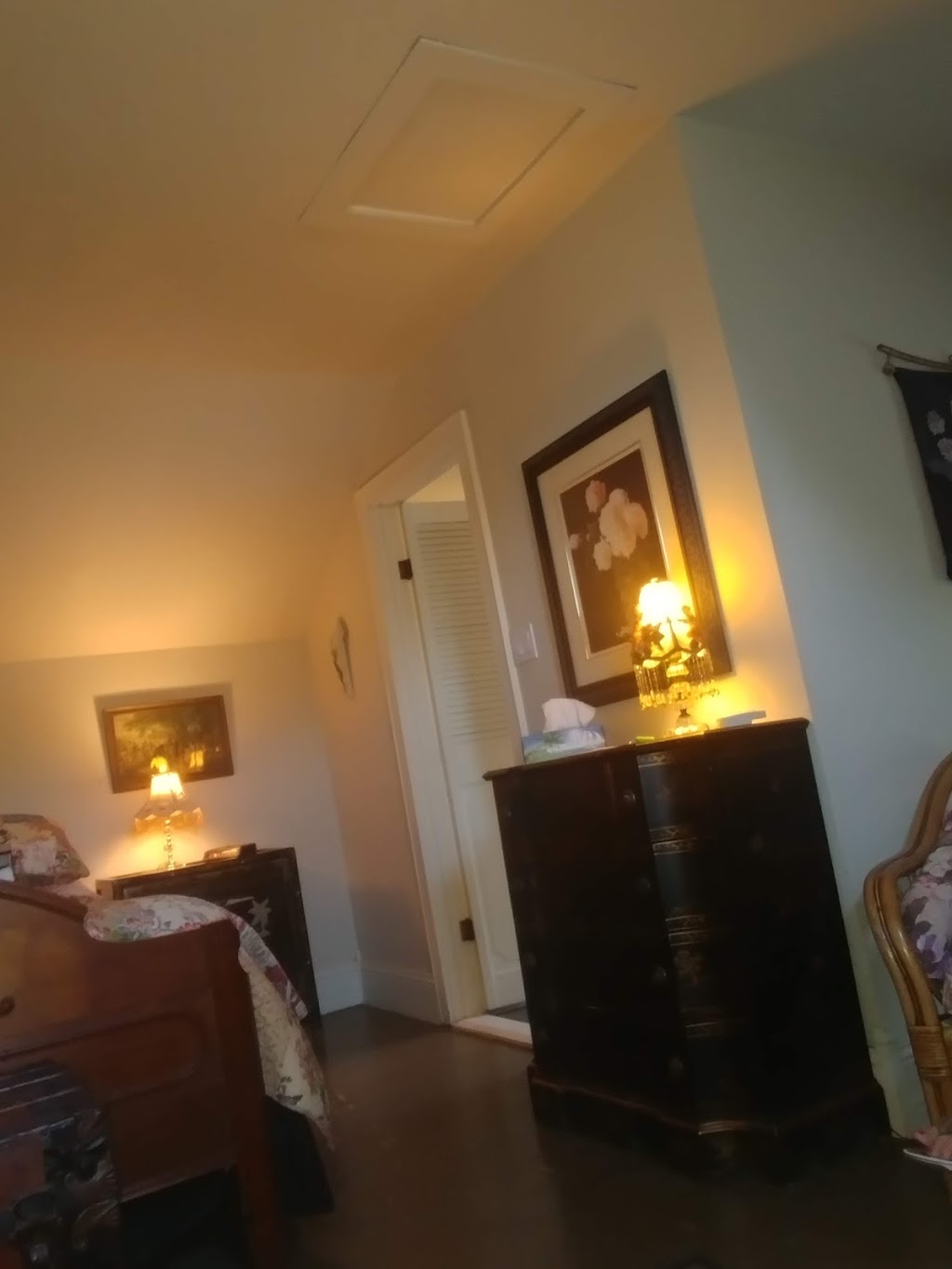 Devonshire Guest House | 3 Union St, Erin, ON N0B 1T0, Canada | Phone: (519) 833-2187