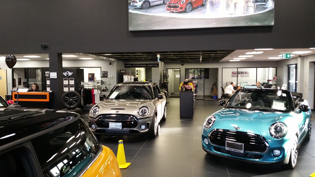 MINI Oakville | 2486 S Service Rd W, Oakville, ON L6L 5M5, Canada | Phone: (905) 469-6220