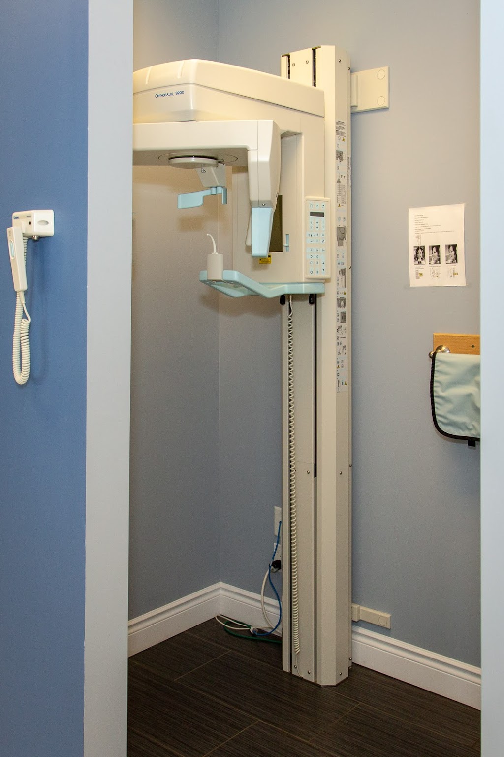 Fairway Dental Clinic | 385 Fairway Rd S Unit # 203, Kitchener, ON N2C 2N9, Canada | Phone: (519) 893-9494