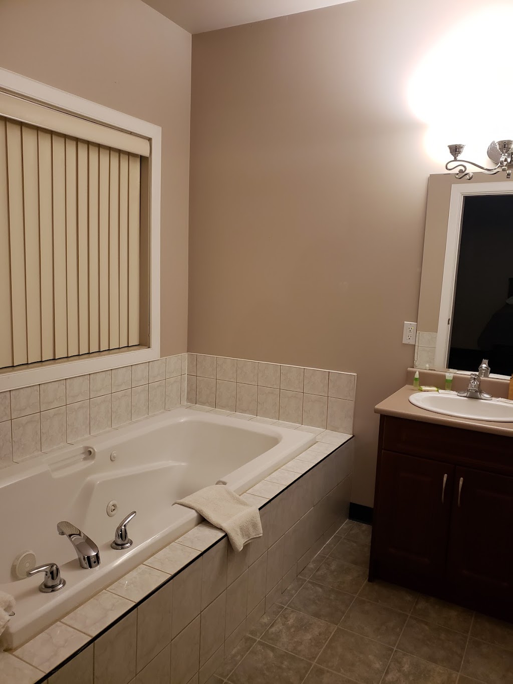 Westwood Inn | 5002 34 Ave, Drayton Valley, AB T7A 1S5, Canada | Phone: (780) 514-3554