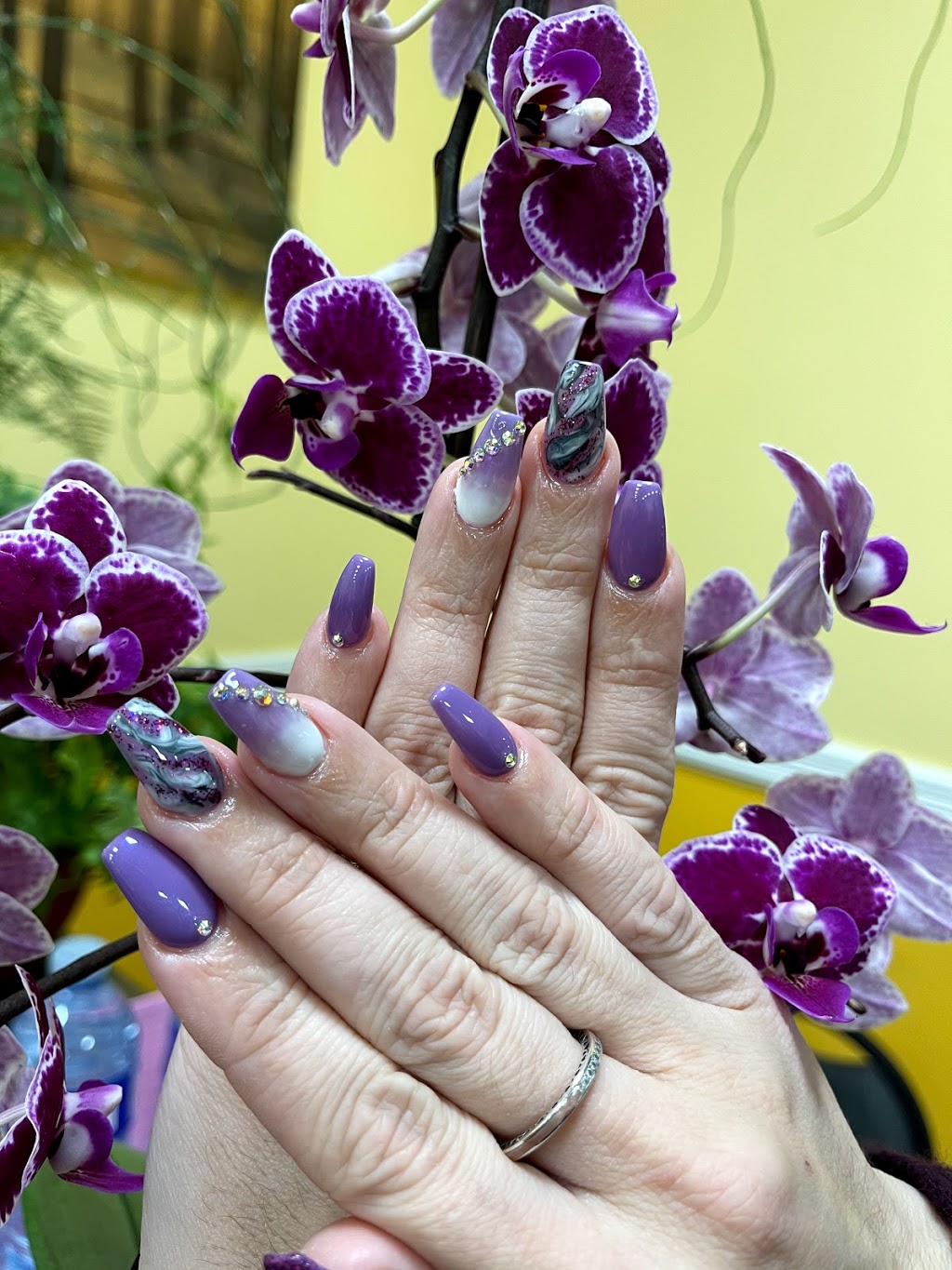 Nice One Nails | 575 Laval Dr, Oshawa, ON L1J 0B6, Canada | Phone: (905) 725-5000