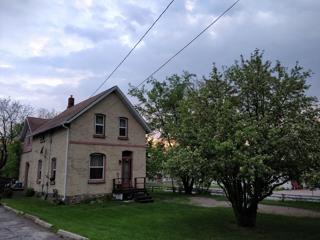 Jacksons Place | 21090 Dalton Rd, Jacksons Point, ON L0E 1L0, Canada | Phone: (905) 596-4453