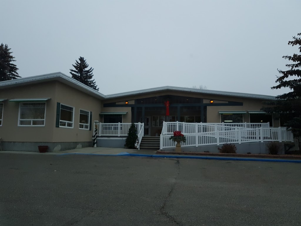 Golden Hills Lodge | 814 1 St N, Three Hills, AB T0M 2A0, Canada | Phone: (403) 443-5333