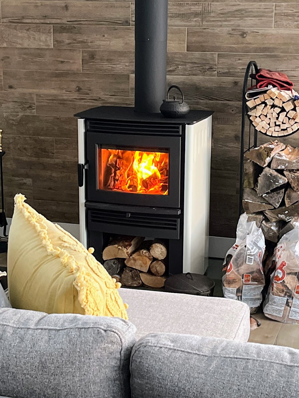 Kolibri Cottage | 97 Basinview Crescent, Kensington, PE C0B 1M0, Canada | Phone: (604) 764-5360