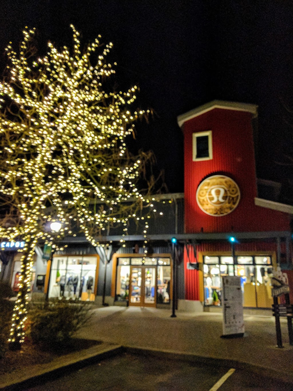 lululemon | 1000 Main St Unit B-1, West Vancouver, BC V7T 2W4, Canada | Phone: (604) 921-6125