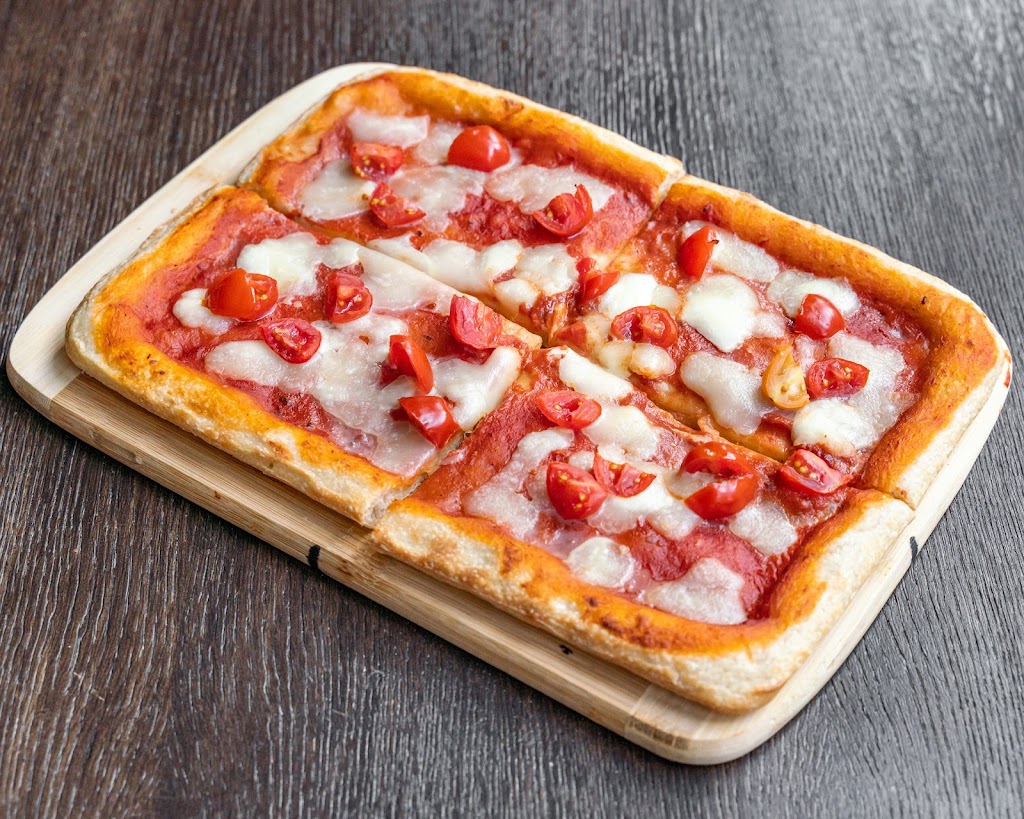 Classico Pizza Café Thé | 1443 Rue Lambert Closse, Montréal, QC H3H 1Z5, Canada | Phone: (514) 961-5307