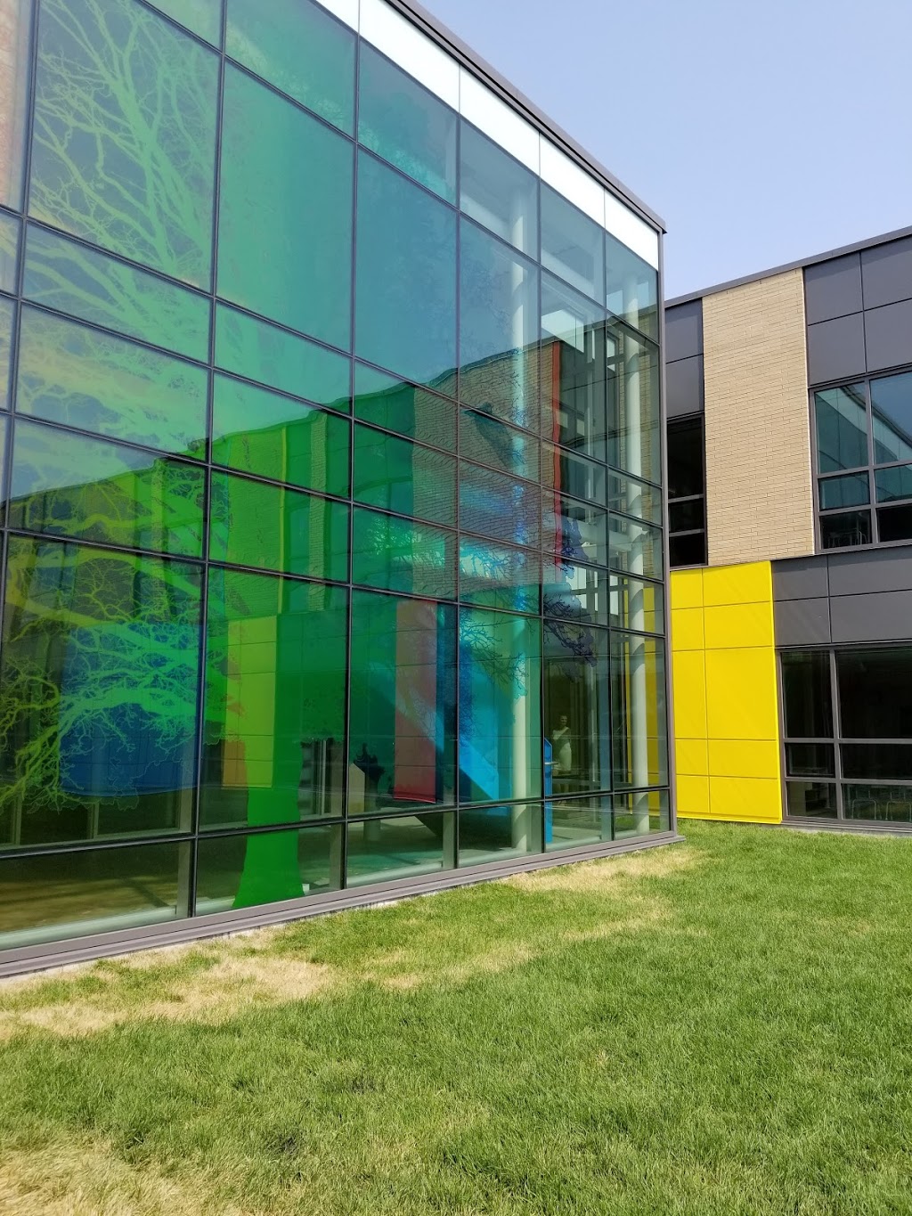 École Louis-Laberge | 969 Boulevard Lafortune, LAssomption, QC J5W 0C4, Canada | Phone: (450) 492-3783