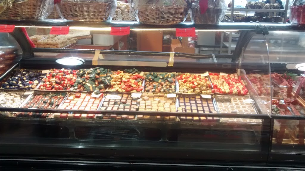 Marché Adonis | 2001 Rue Sauvé O, Montréal, QC H4N 3L6, Canada | Phone: (514) 382-8606