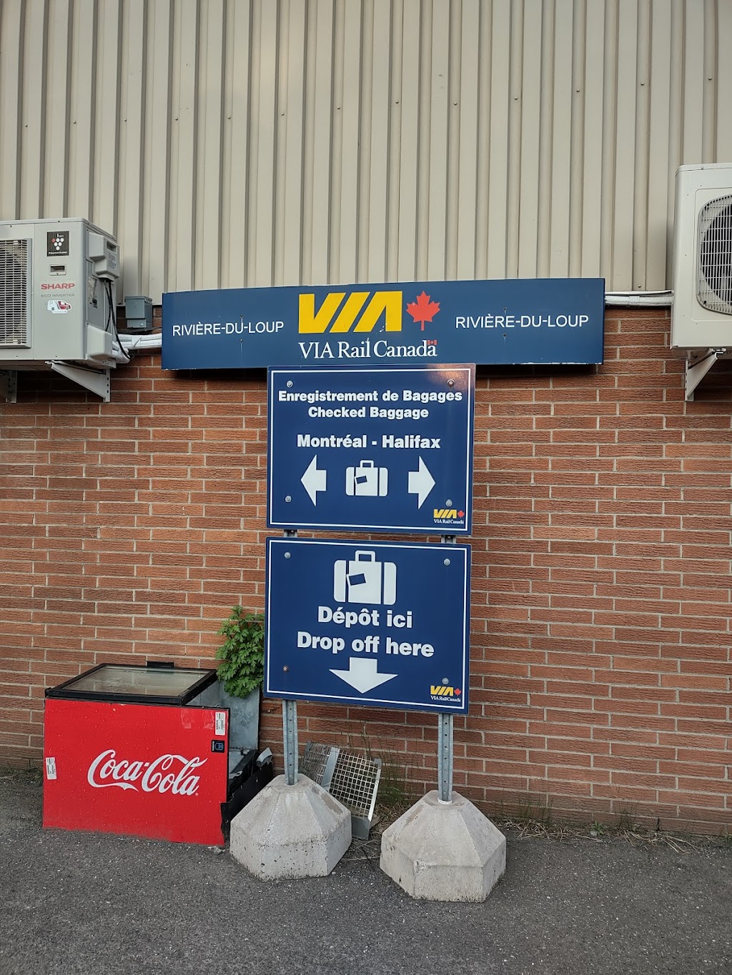 VIA Rail - Rivière-du-Loup station | 615 Rue Lafontaine, Rivière-du-Loup, QC G5R 3C5, Canada | Phone: (888) 842-7245