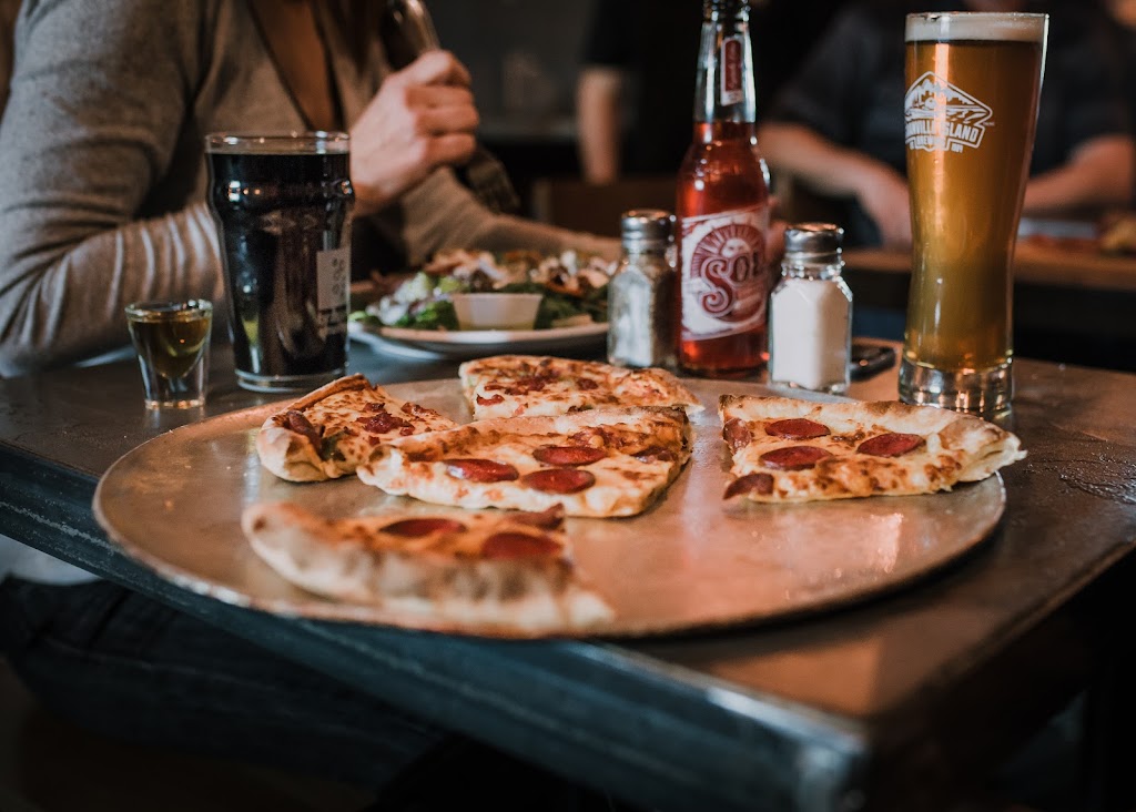 Yaoooo Pizza Pub | 123 Chem. de Kandahar, Mont-Tremblant, QC J8E 1E2, Canada | Phone: (819) 681-4616