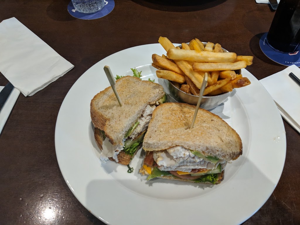 Turtle Jacks Courtney Park | 108 Courtneypark Dr E, Mississauga, ON L5T 2Y3, Canada | Phone: (905) 362-0927