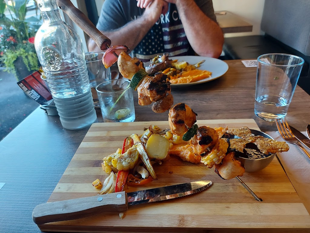 Barbuck Restaurant | 213 2e Avenue, Lac-Etchemin, QC G0R 1S0, Canada | Phone: (418) 625-3491