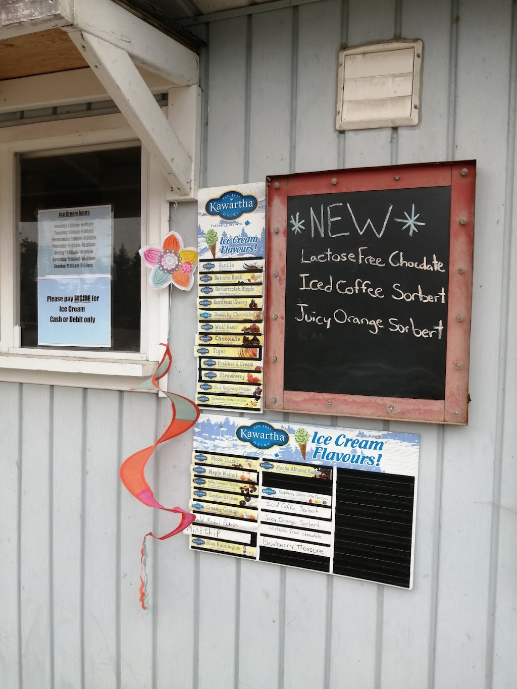 Katrine General Store | 11 Doe Lake Rd, Katrine, ON P0A 1L0, Canada | Phone: (705) 382-2397